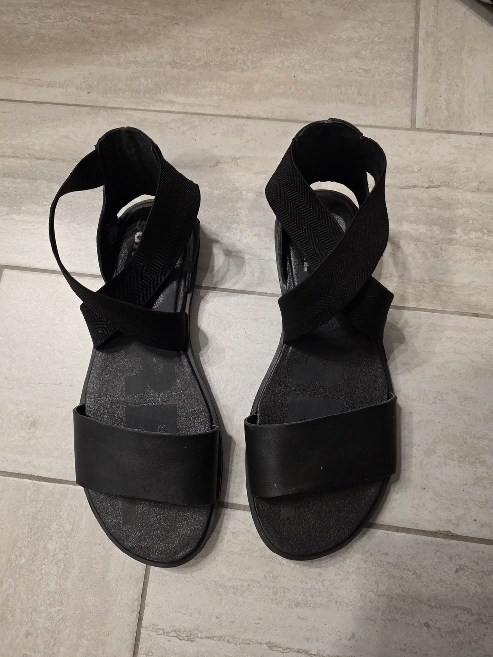 Sorel Black Cross-Strap Elastic Sandals